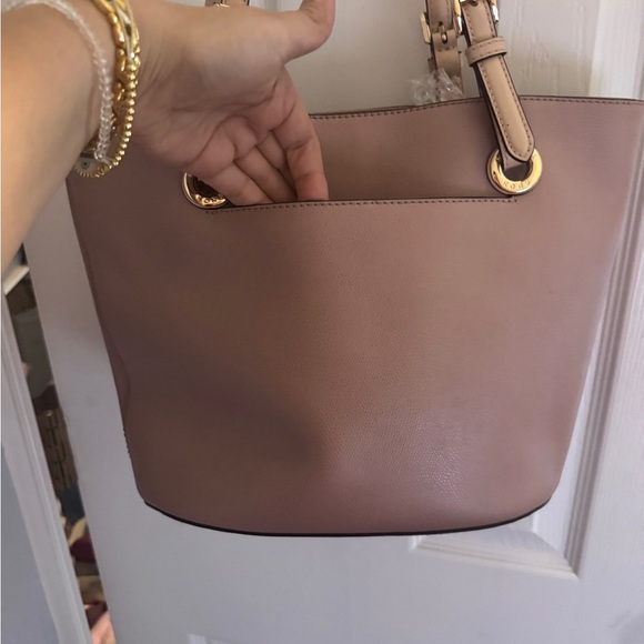 MICHAEL Michael Kors Tan Tote Bag with Gold Accents and Classic Shape - Picture 6 of 7